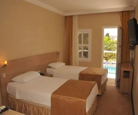 Club Arinna Otel 3*